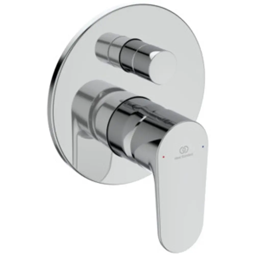 Chromene Badearmatur von Ideal Standard mit einem runden Wandmontageschild und zwei Bedienknöpfen für Temperatur und Wassermenge.